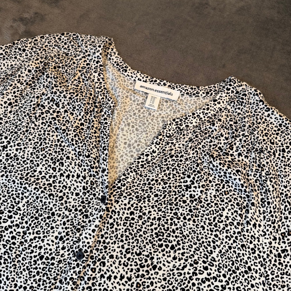 Amazon Essentials Short Sleeve Blouse Womens XXL White Black Leopard Print